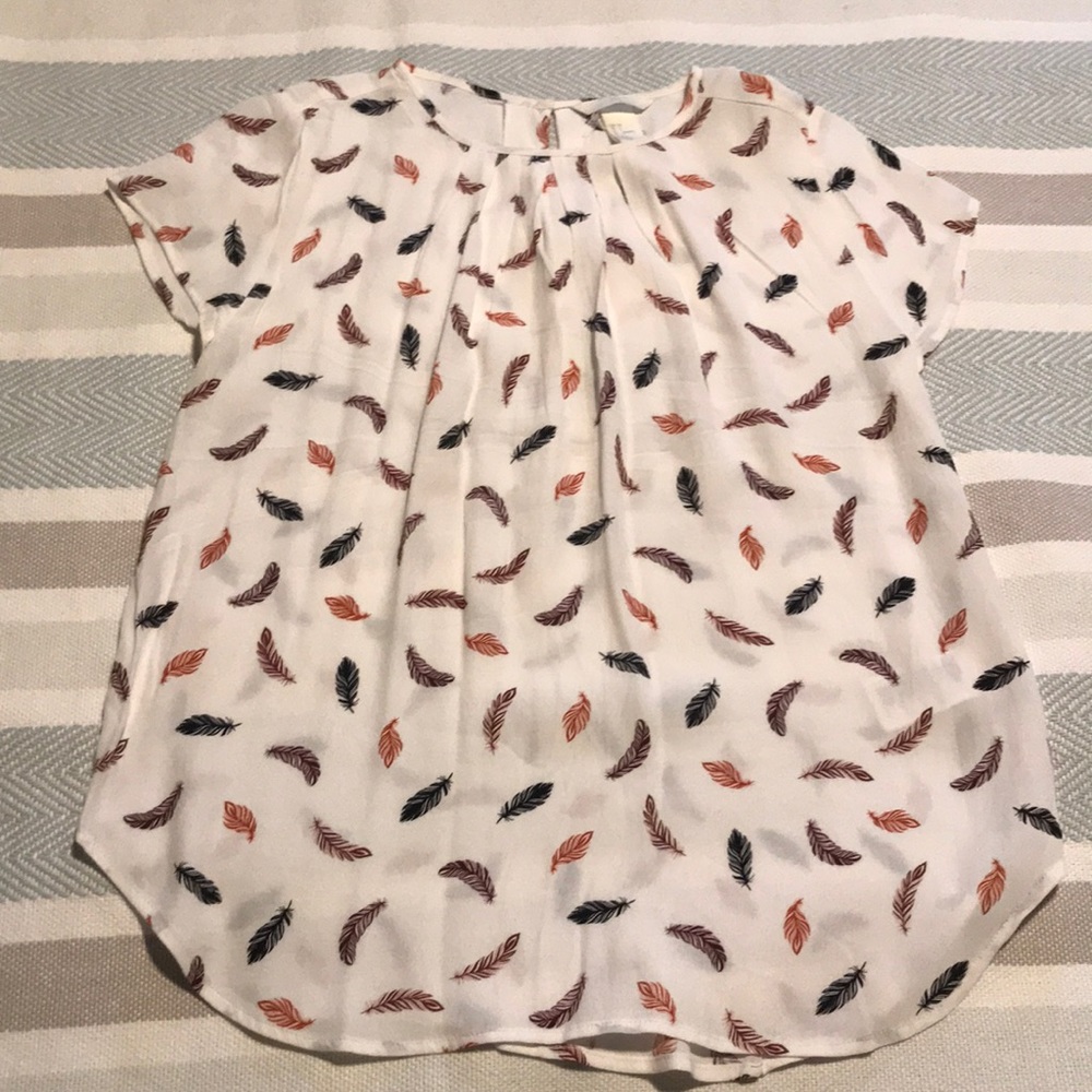 Beautiful white blouse with print feathers